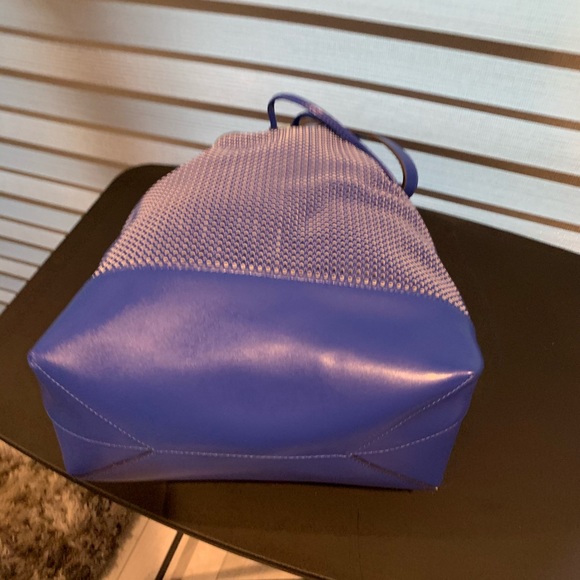 VINCE CAMUTO Blue Drawstring Leather Bag w/ Pouch - Picture 7 of 8